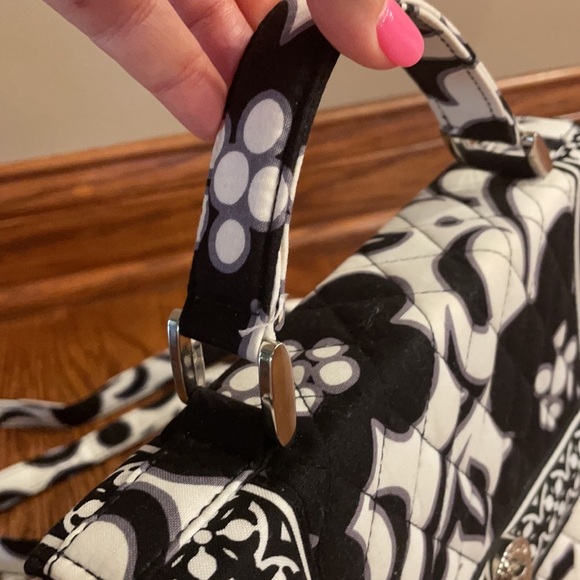 VERA BRADLEY STRUCTURED QUILTED handbag crossbody  purse FLORAL BLACK WHITE NWOT - Picture 5 of 16